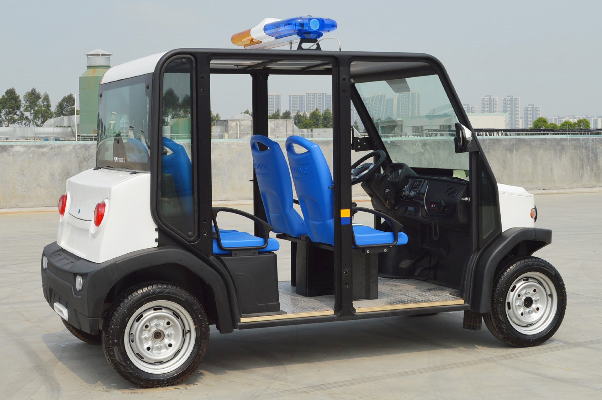 4座開放式巡邏車