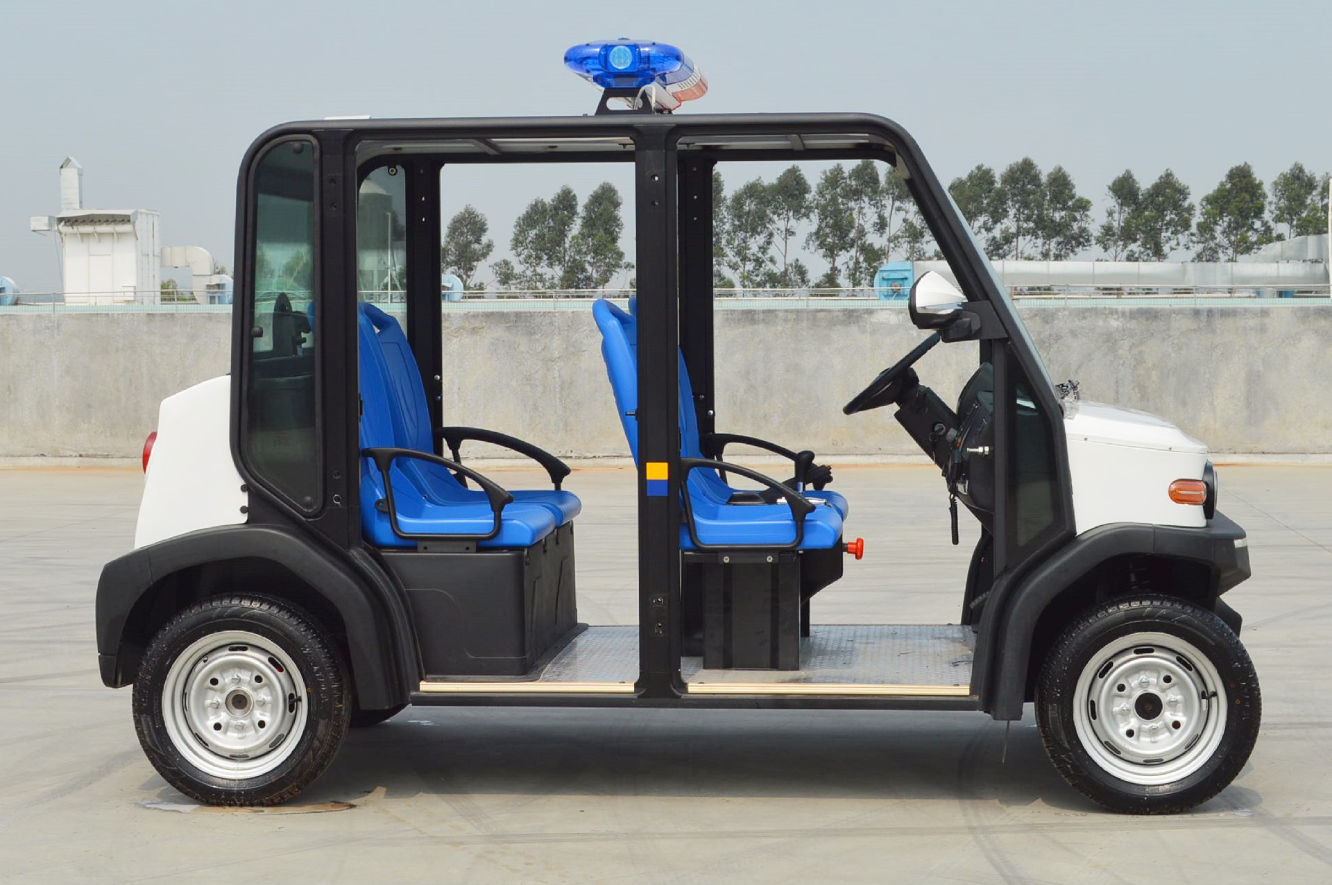 4座開放式巡邏車